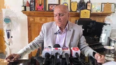 धामी: रोटरी टाउन हॉल में महापौर सुरेंद्र चौहान ने समाधान शिविर की शुरुआत की, विभिन्न मुद्दों के समाधान पर हुई चर्चा