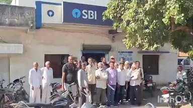 કેશોદ: કેશોદ તાલુકાના અજાબ ગામે આવેલી સ્ટેટ બેંક ઓફ ઇન્ડિયાની શાખામાં આજે ખાતેદારોને રોકડ રકમ ન મળતાં ભારે હોબાળો