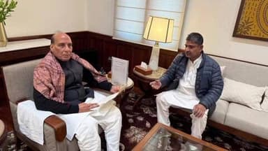 कोचाधामन: सांसद ने रक्षा मंत्री राजनाथ सिंह से मुलाकात की, कोचाधामन-बाजदुरगंज में प्रस्तावित आर्मी कैंप के लिए ज्ञापन सौंपा