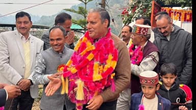 सरकाघाट: रिस्सा स्कूल के वार्षिक समारोह में कांग्रेस नेता पवन ठाकुर ने की शिरकत, मेधावियों को नवाजा