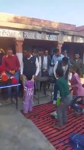 बाप: फलोदी जिले में एक भामाशाह ने छोटे स्कूली विद्यार्थियों को 4000 से अधिक ऊनी कंबल वितरित किए