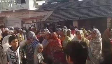 જૂનાગઢ: બીલખાના ૫૭ મુસ્લીમો એક સાથે હજયાત્રાએ જતા હોય સમાજ દ્વારા ઉત્સાહ પૂર્વક શુભ પ્રસ્થાન કરાવવામાં આવ્યું.