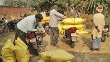 बदलापुर: सरोखनपुर में सरकारी खाद गोदाम पर किसानों में यूरिया खाद के वितरण के दौरान लगी भीड़