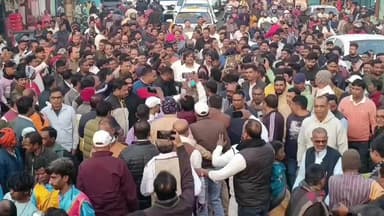 झरिया/जोरापोखर/सिंदरी: पूर्व डिप्टी मेयर हत्याकांड: झरिया के पूर्व विधायक 9 साल बाद जेल से लौटे, लोगों ने किया स्वागत