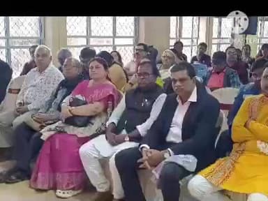 ডায়মন্ডহারবার ১: ডায়মন হারবার পৌরসভার মেঘনা হলে আবৃত্তি ও শ্রুতি নাটক সংস্থার পক্ষ থেকে পুরস্কার বিতরণী সভা ও আবৃত্তি অনুষ্ঠান হয়