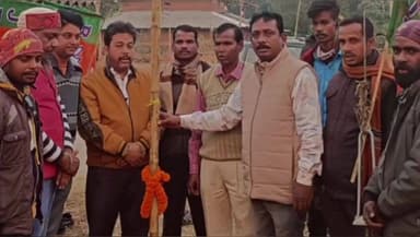 গড়বেতা ৩: চন্দ্রকোনারোডের সাঁইনাড়াতে BJP র দলীয় পতাকা উত্তোলনের পাশাপাশি কর্মীদের নিয়ে বৈঠক