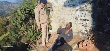 बेरीनाग: पिथौरागढ़ पुलिस बुजुर्गों का रख रही है खास ख्याल