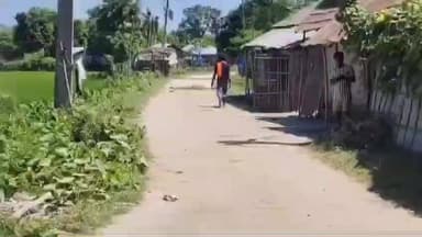 दगौरा: डगरूआ प्रखंड क्षेत्र के जसवा से गेहूमा जाने वाली सड़क जर्जर