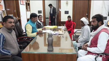 पठारी: क्षेत्र के एक दर्जन से अधिक नागरिकों ने विभिन्न समस्याओं के समाधान के लिए विधायक को दिए आवेदन