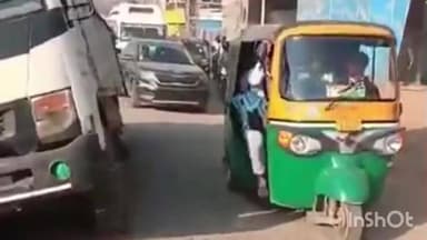 రాజేంద్రనగర్: బాచుపల్లి లో గుంతలో దిగబడి న భారీ వాహనం