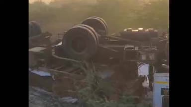 અબડાસા: અબડાસાના જખૌ પાસે ટ્રેલર પલ્ટી મારી ગયા