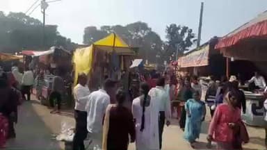 आलापुर: पूर्वी उत्तर प्रदेश के ख्यातिलब्ध गोविंद साहब मेले में मेलार्थियों की भीड़ बढ़ने लगी, दुकानदारों के चेहरे पर लौटी रौनक