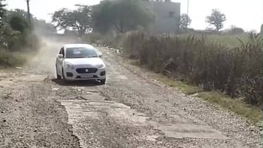 सज्जनगढ़: बड़ा डूंगरा सड़क मार्ग की खस्ता हालत, ग्रामीणों ने ठेकेदार की मनमर्जी का लगाया आरोप, आवागमन प्रभावित