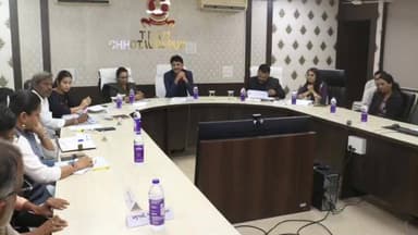 છોટાઉદેપુર: સેવાસદન ખાતે મતદારયાદી નિરીક્ષક પ્રવીણ સોલંકી આઈએએસના અધ્યક્ષસ્થાને SIR બેઠક યોજાઈ.