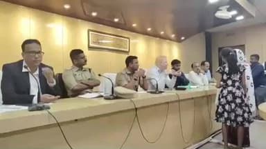 ଜଗତସିଂହପୁର: ଜଗତସିଂହପୁର ଜିଲ୍ଲା ପ୍ରଶାସନ ପକ୍ଷରୁ ଯୁଗ୍ମଜନ ଅଭିଯୋଗ ଶୁଣାଣି ଶିବିର ଜିଲ୍ଲାପାଳଙ୍କ କାର୍ଯ୍ୟାଳୟର ସଦଭାବନା ସଭାଗୃହ ଠାରେ ଅନୁଷ୍ଠିତ ହୋଇଯା