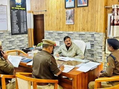 कानपुर: पुलिस उपायुक्त पश्चिम ने पश्चिमी जोन के थाना प्रभारी के साथ अपराध गोष्ठी का आयोजन किया