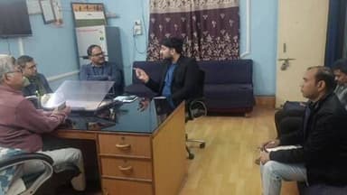 तेंदूखेड़ा: ओआईसी डॉ. प्रखर सिंह ने प्राथमिक स्वास्थ्य केंद्र अभाना का निरीक्षण किया, आवश्यक दिशा निर्देश दिए