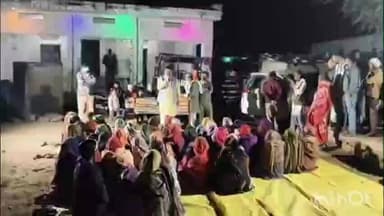 पोहरी: पोहरी में भाजपा जिला उपाध्यक्ष दिलीप मुदगल ने महिलाओं को साड़ियां वितरित कीं