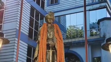 কোচবিহার ২: মহারাজার মূর্তি উন্মোচন, তৃণমূলের গোষ্ঠী কোন্দল প্রকাশ্যে, কটাক্ষ বিজেপি জেলা সহ-সভাপতির