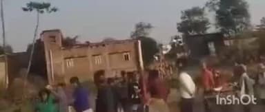 फुलपरास: फूलपरास: फूलकाही गांव में अतिक्रमण हटाने गई पुलिस पर ग्रामीणों का हमला