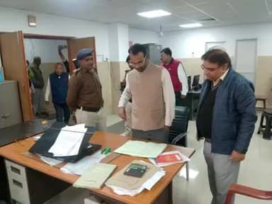 जिलाधिकारी, पटना के निदेश पर अधिकारियों की टीम द्वारा आज सायंकाल से जिला के विभिन्न प्राथमिक स्वास्थ्य केंद्रों, सामुदायिक स्वास्थ्य केंद्रों, अनुमंडल अस्पतालों एवं जिला अस्पताल का औचक निरीक्षण किया जा रहा है।