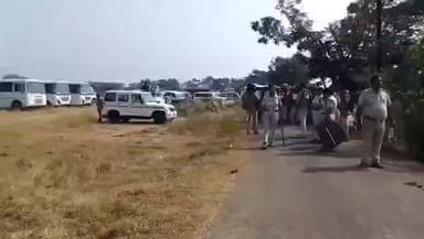 ବ୍ରହ୍ମଗିରି: ବ୍ରହ୍ମଗିରି ହରିଦାସ ଗାଁରେ ପୋଲିସକୁ ଗ୍ରାମବାସୀଙ୍କ ତୀବ୍ର ବିରୋଧ। କେନାଲ ଖୋଳିବାକୁ ଆସିଥିବା ବେଳେ ପୋଲିସ ସହ ଧସ୍ତାଧସ୍ତି।