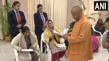 #लखनऊ
सीएम योगी ने जनता दर्शन कार्यक्रम का आयोजन किया
सीएम ने सभी फरियादियों की फरियाद सुनी प्रशासन के आलाधिकारियों को...