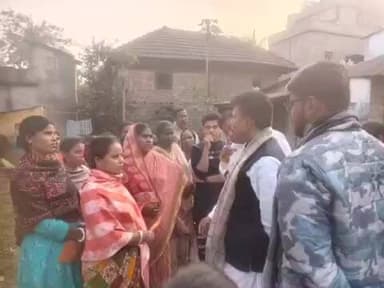 উদয়নারায়ণপুর: উদয়নারায়নপুরে মানিকুরা গ্রামেতে বিজেপি কর্মী সমর্থকদের পরিবারের সঙ্গে দেখা করলেন জেলা বিজেপির সভাপতি