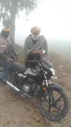 ਮਮਦੋਟ: ਟੀ- ਪੁਆਇੰਟ ਨੇੜੇ ਸੰਘਣੀ ਧੁੰਦ ਤੇ ਮਿੱਟੀ ਦੀ ਤਿਲਕਣ ਕਾਰਨ ਲਗਭਗ ਅੱਧੀ ਦਰਜਨ ਦੇ ਕਰੀਬ ਵਾਹਣ ਆਪਸ ਵਿੱਚ ਟਕਰਾਏ