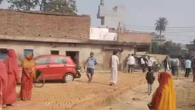 Begusarainanga 10 number ward
road ke liye lafada Baji chal raha hai Jo per 12 feat ka road banaa hua #bihar