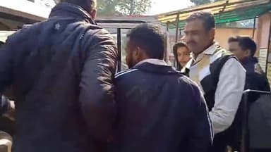 सहरसा जिला के पतरघट अंचल में विजिलेंस ने ने राजस्व कर्मचारी को रंगे हाथ घुस लेते पकड़ा