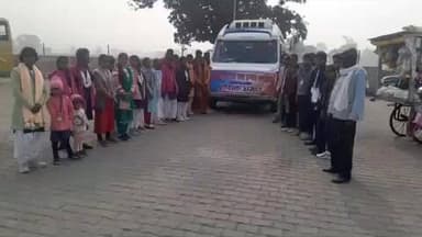 आलापुर: बंदीपुर से महात्मा बुद्ध की निर्वाण स्थली कुशीनगर के लिए रवाना हुआ छात्र-छात्राओं का विशेष दल