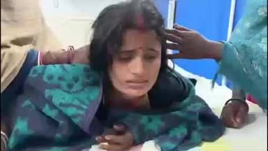 टेटिया बम्बर: मनिहारी गांव में पुआल की आग से आफत, पत्नी को बचाने में पति भी झुलसे