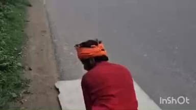 धौरहरा: ईसा नगर गांव का एक युवक दंडवत प्रणाम करते हुए बाबा बागेश्वर धाम पहुंचा, वापस आने पर हुआ भव्य स्वागत