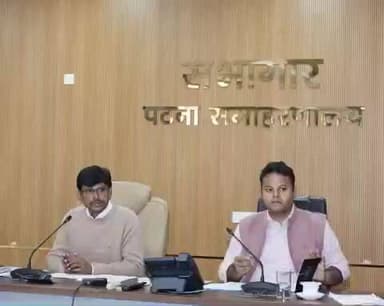 जिलाधिकारी, पटना द्वारा प्रोजेक्ट मॉनिटरिंग ग्रुप की बैठक में 30 से अधिक विकास परियोजनाओं के क्रियान्वयन की समीक्षा की गई तथा आ रही बाधाओं को दूर किया गया। सभी परियोजनाओं में अच्छी प्रगति है।