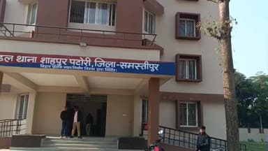 पटोरी: पटोरी में मोबाइल और इलेक्ट्रॉनिक दुकान में भीषण चोरी, चोर 9 लाख के मोबाइल व नकदी ले उड़े