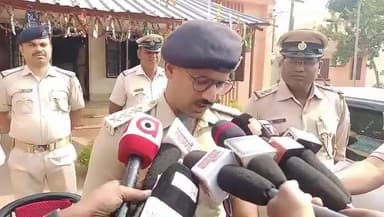 ବିରିଡି: ବିରିଡି ପୋଲିସ ପକ୍ଷରୁ ବସନ୍ତପୁର ଛକ ନିକଟରେ ଗଞ୍ଜେଇ ଜବତ ଓ ତିନି ଗିରଫ ଘଟଣା ରେ, ଥାନା ପରିସରରେ SDPO ଙ୍କ ସାମ୍ବାଦିକ ସମ୍ମିଳନୀ ପରେ ଉକ୍ତ