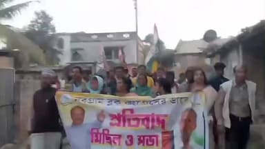 নবগ্রাম: টেন্ডার পাস, কাজ শুরু নয়—রাস্তা সংস্কারের দাবিতে নবগ্রামে কংগ্রেসের বিক্ষোভ