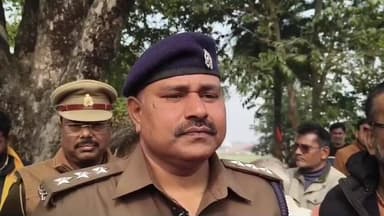 रुधौली: पैड़ा वाले बाबा की सफारी गाड़ी में आग लगने के मामले में मुकदमा दर्ज, सीओ सदर का बयान आया सामने