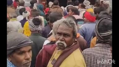 रामनगर: बडनपुर में एग्री जंक्शन वन स्टॉप शॉप पर मंगलवार को यूरिया वितरण हुआ, सैकड़ों किसानों की भीड़ उमड़ी