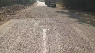 जैसीनगर: जैसीनगर-भापेल सीसी सड़क पर 12 फीट का खतरा, ₹51.10 करोड़ की लागत के बाद भी अधूरा हिस्सा बना दुर्घटना का कारण