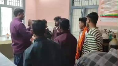 बदलापुर: सरोखनपुर में डिग्री कॉलेज गेट के समीप नकाबपोश बदमाशों ने बाइक सवार पर चाकू से किया हमला, 2 घायल, जांच में जुटी पुलिस