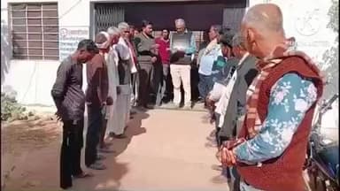 मण्डरायल: सर्दी के मौसम में पिछले 4 दिन से हनुमान पाडा मोहल्ले में पेयजल संकट, एसडीएम कार्यालय पर प्रदर्शन कर समाधान की मांग