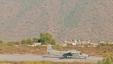 डुंडा: चिन्यालीसौड़ हवाई अड्डे पर वायुसेना के विमानों ने दूसरे दिन सफलतापूर्वक लैंडिंग और टेकऑफ का अभ्यास किया