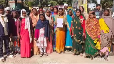 भीमपुर: पिपरिया गुरूवा में वर्षों से पेयजल संकट, ग्रामीणों ने समस्या के निराकरण के लिए सौंपा ज्ञापन