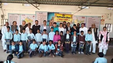 श्रीमाधोपुर: भामाशाह ने विद्यार्थियों को स्वेटर वितरित किए