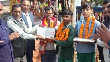 गिद्धौर: उच्च विद्यालय दुवारी के दो छात्र सीएम मेधा छात्रवृत्ति के लिए चयनित, हुए सम्मानित