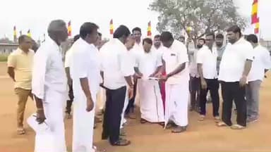 பெருந்துறை: விஜயமங்கலம் டோல்கேட் பகுதியில் தவெக கூட்டம் நடைபெறும் இடத்தினை ஒருங்கிணைப்பாளர் செங்கோட்டையன் பார்வையிட்டு பத்திரிகையாளர் சந்தித்தார்