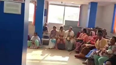 जलडेगा: जलडेगा बैंक ऑफ इंडिया शाखा ने प्रधानमंत्री जीवन ज्योति बीमा योजना में ₹2 लाख का चेक सौंपा