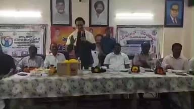 మాడుగులలో అంగన్వాడీలకు మొబైల్ ఫోన్లు అందజేసిన మాడుగుల ఎమ్మెల్యే బండారు సత్యనారాయణమూర్తి